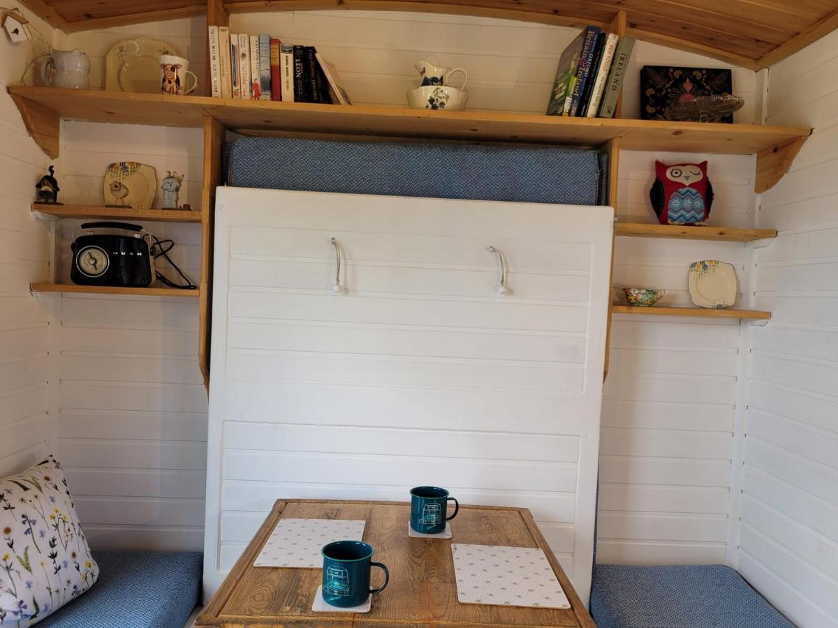The Shepherds Hut At Forestview Farm Greenisland Eksteriør bilde