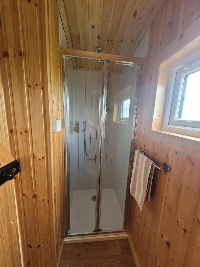 The Shepherds Hut At Forestview Farm Greenisland Eksteriør bilde