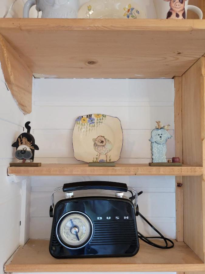 The Shepherds Hut At Forestview Farm Greenisland Eksteriør bilde